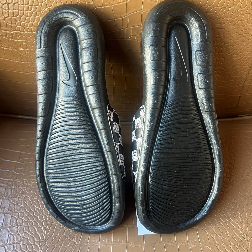 Nike Victori One Black And White Print Mens Slide Slipper Shoe Size 8 - Picture 7 of 7